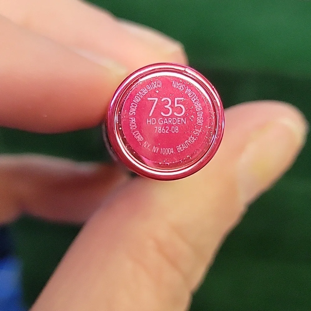 Revlon Bold HD Garden Lip 1.7g New Sealed Tube